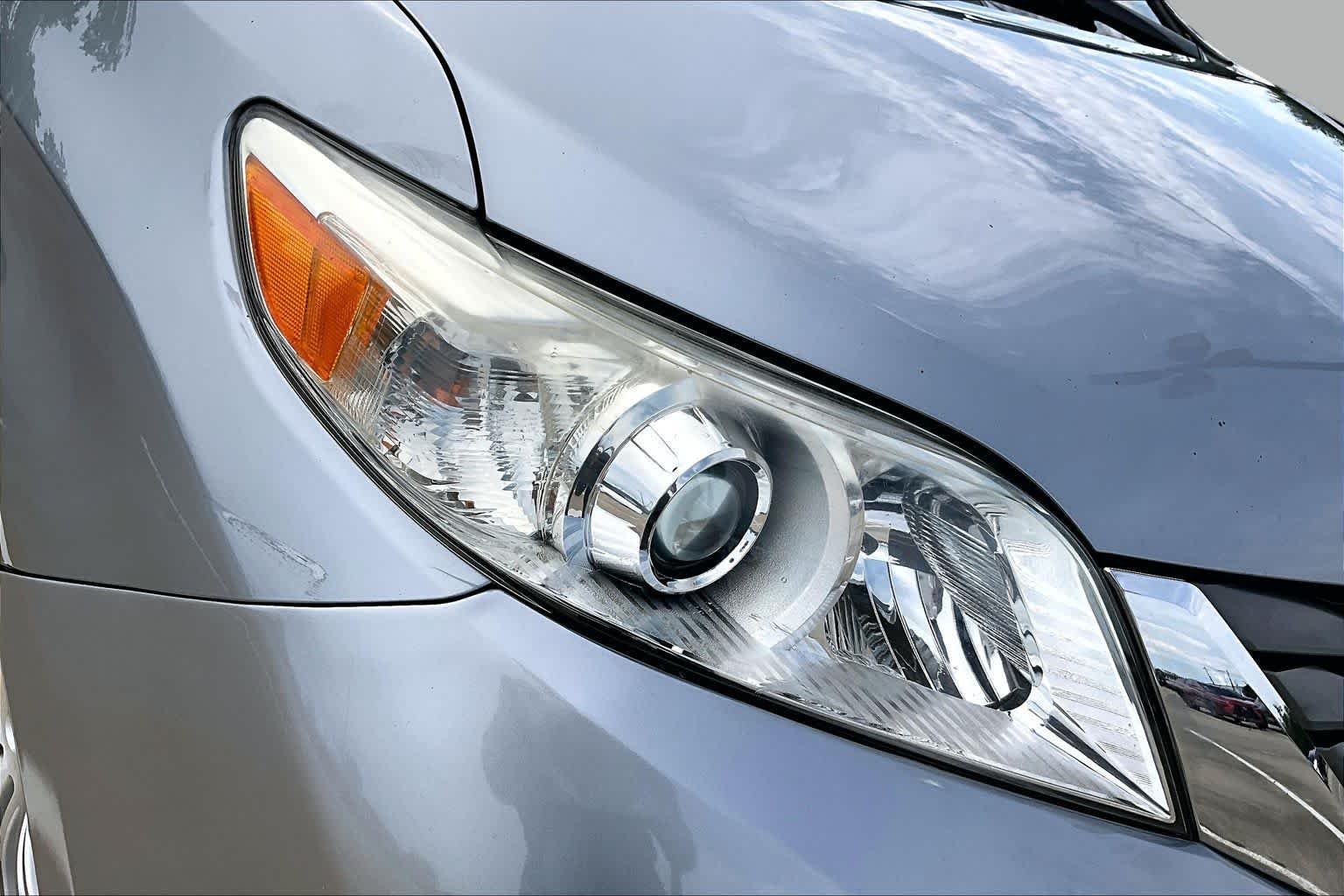 Used 2013 Silver Sky Metallic Toyota XLE image 25