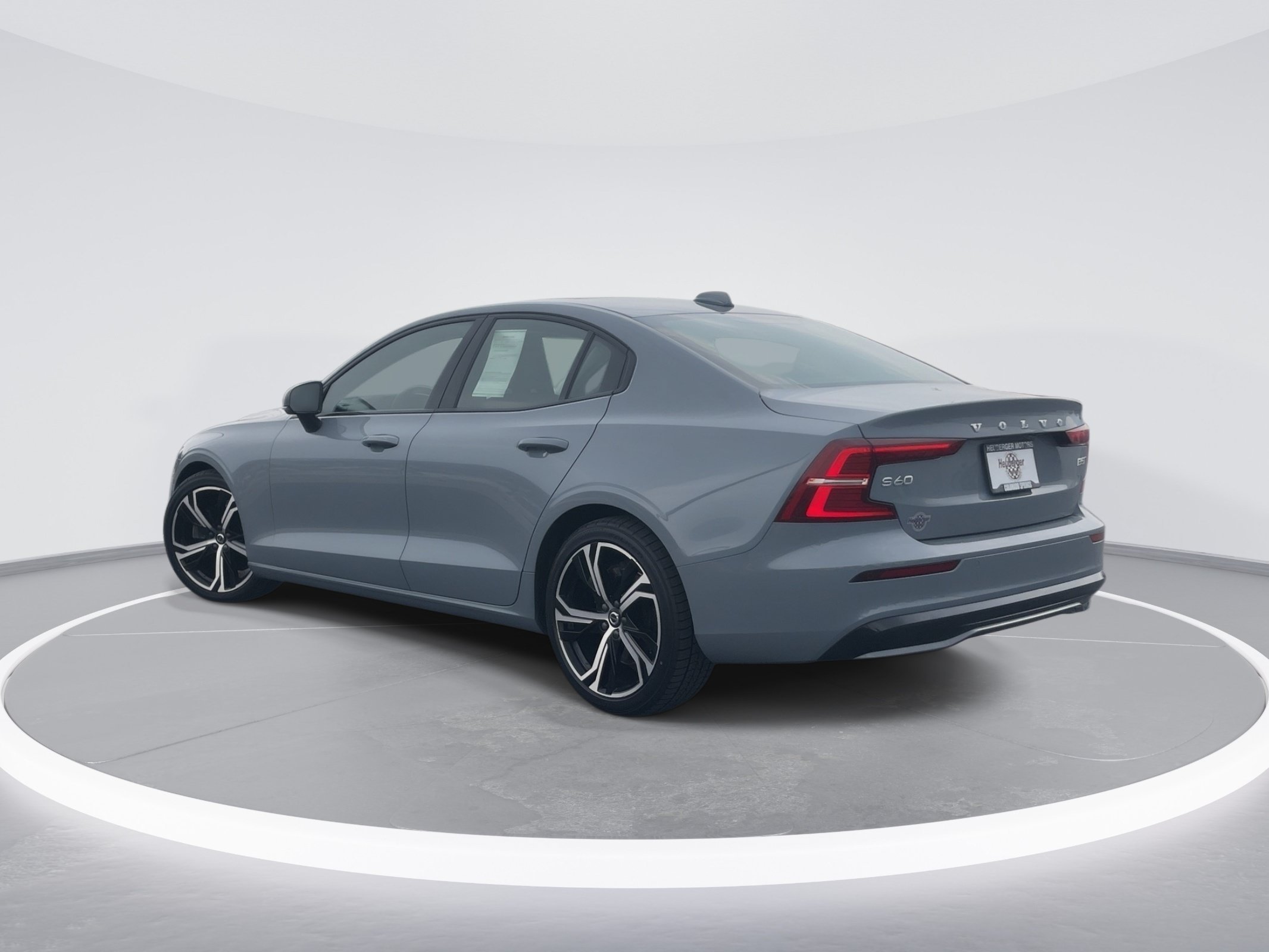 Used 2024 Thunder Grey Metallic Volvo Core Dark Theme image 7