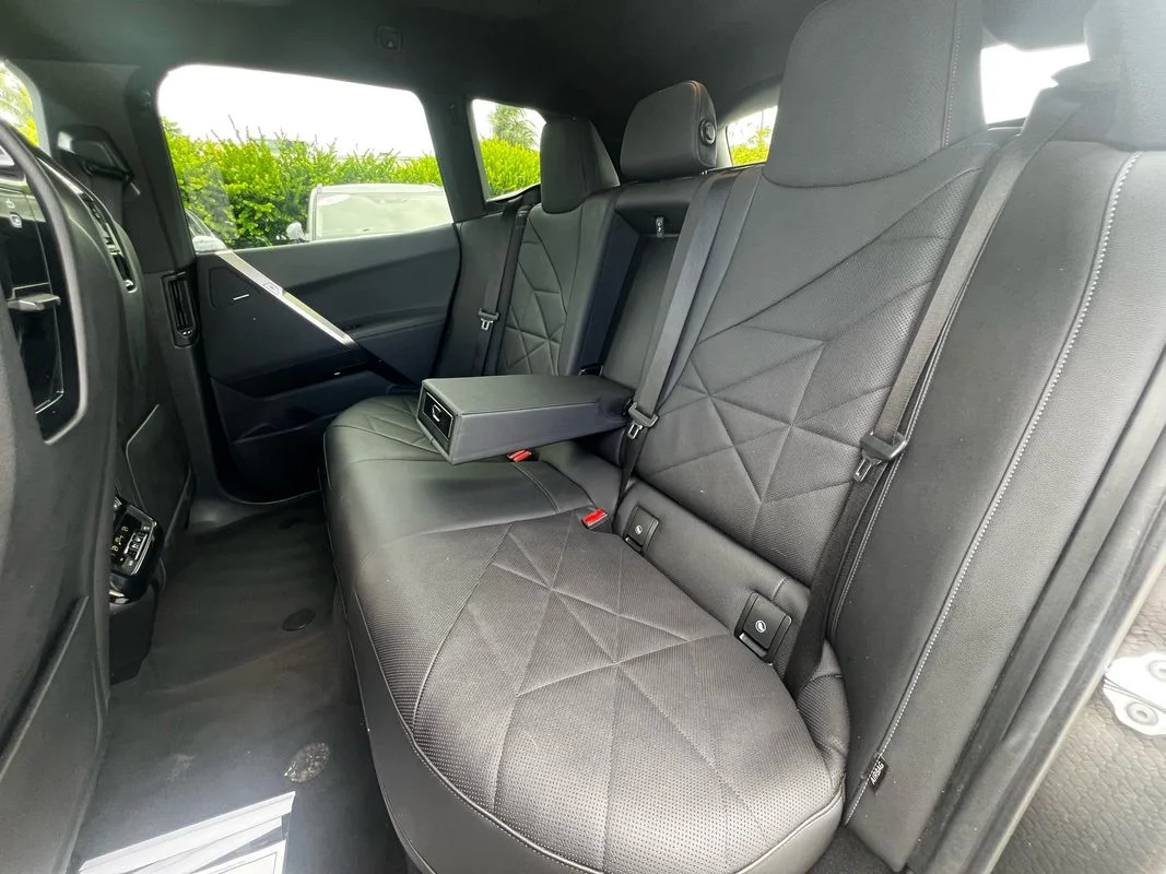 Used 2024 White BMW xDrive50 image 26