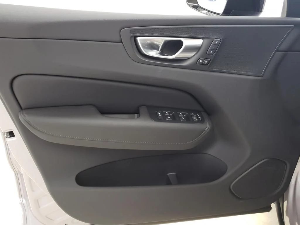 2026 Volvo XC60 Plus - Photo 11
