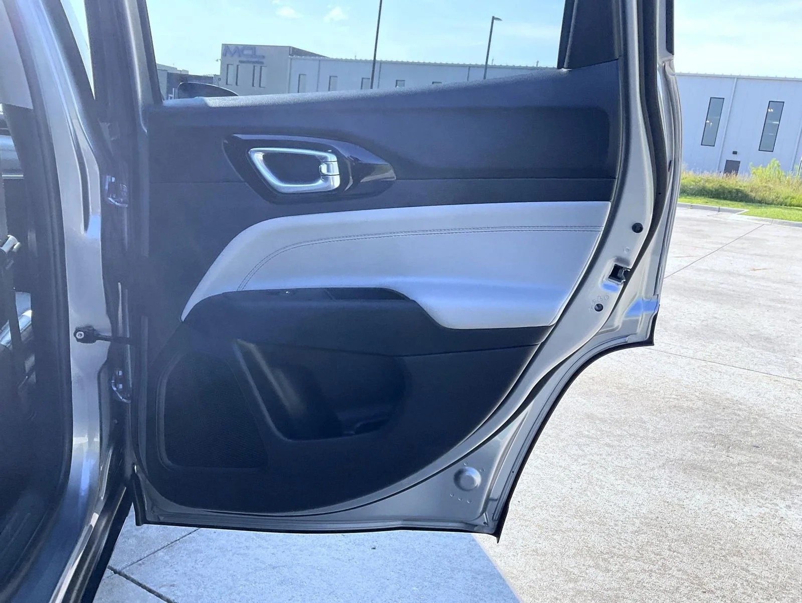 Used 2022 Silver Jeep Limited image 21