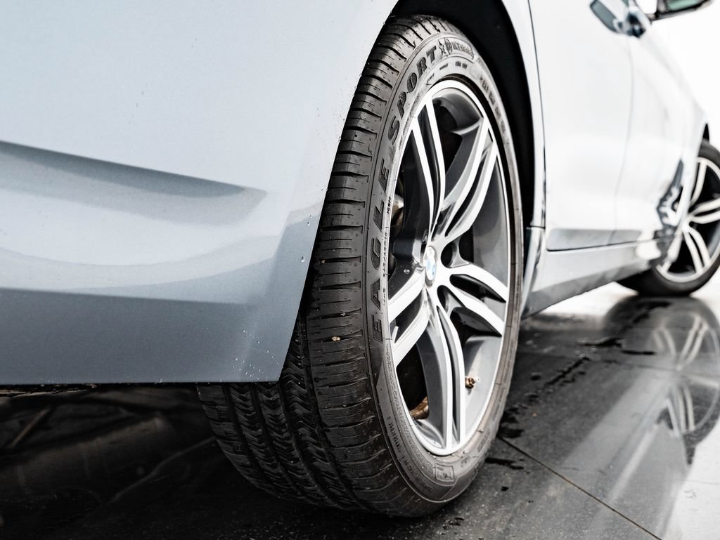 Used 2022 Bluestone Metallic BMW 530i xDrive image 50