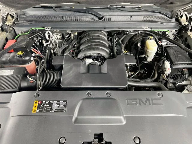 Used 2019 Silver GMC Denali image 31