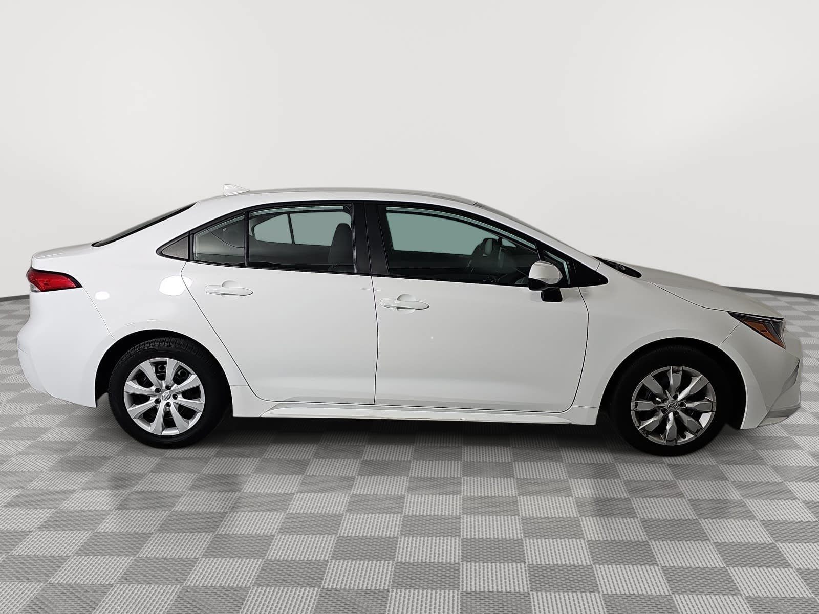 Used 2025 White Toyota LE image 9