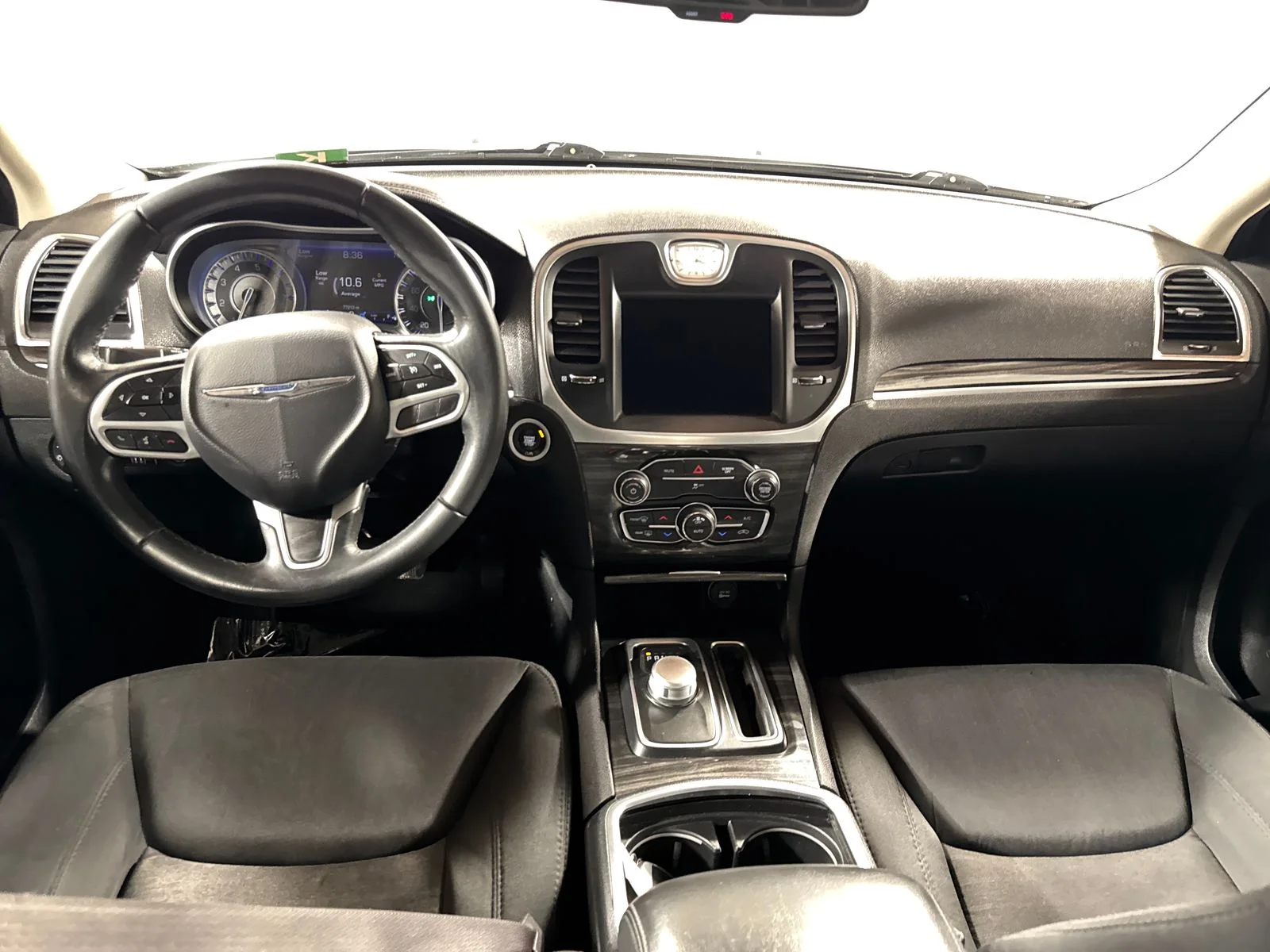 Used 2018 Bright White Clearcoat Chrysler Touring image 4