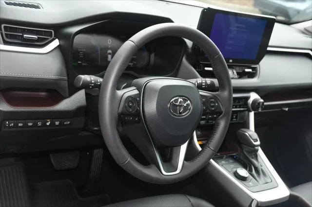 Certified Used 2024 WIND CHILL PEARL Toyota  image 9