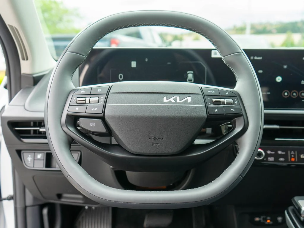 New 2026 Glacial White Pearl Kia LIGHT image 15