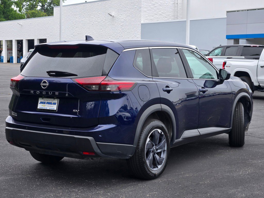 2024 Nissan Rogue SV - Photo 11