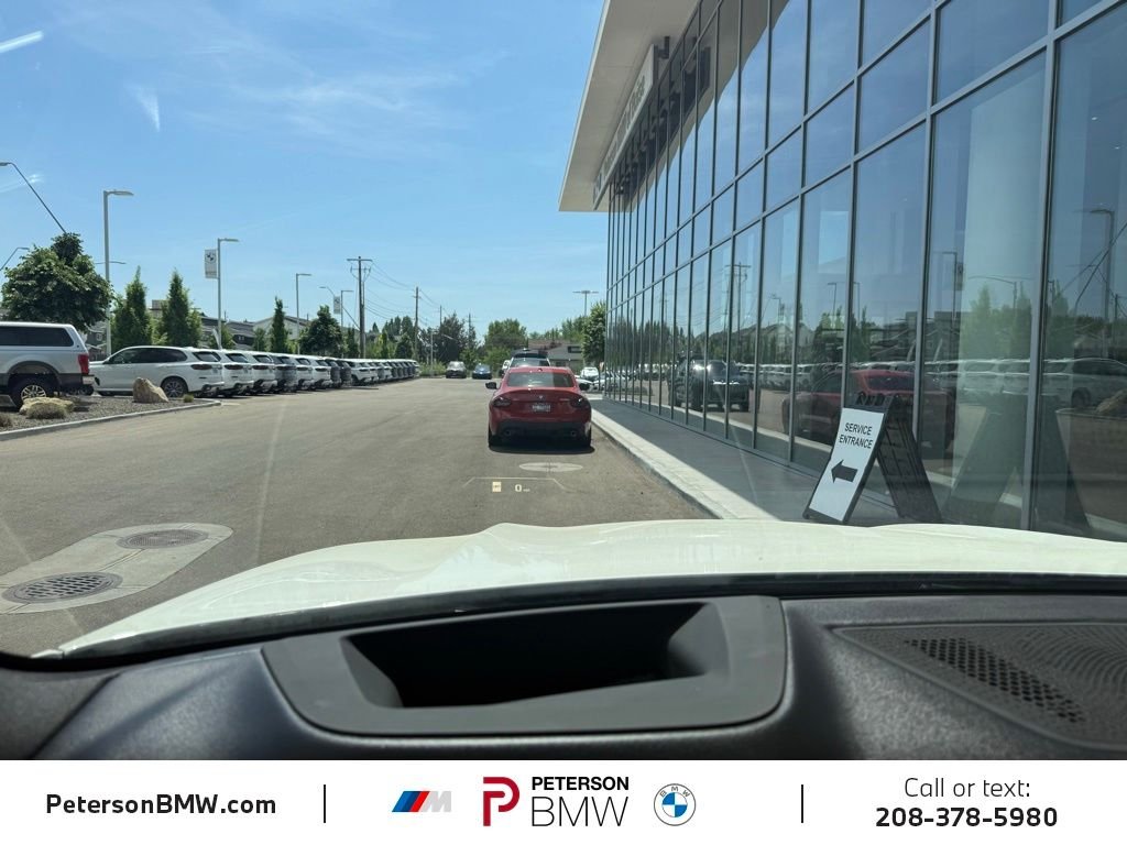 Used 2024 Alpine White BMW M60i image 30