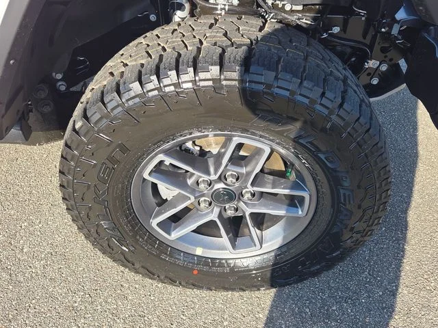 New 2026 Bright White Clear-Coat Exterior Paint Jeep Mojave image 17