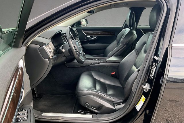 Used 2018 Black Stone Volvo T5 Momentum image 22