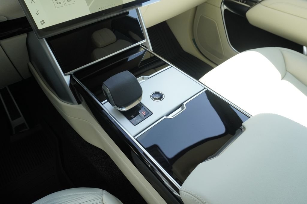New 2026 Santorini Black Land Rover SE image 14
