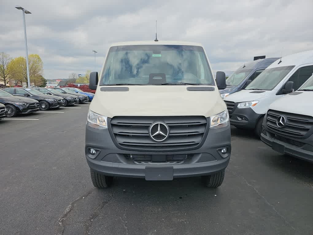 Used 2025 Pebble Grey Mercedes-Benz  image 7