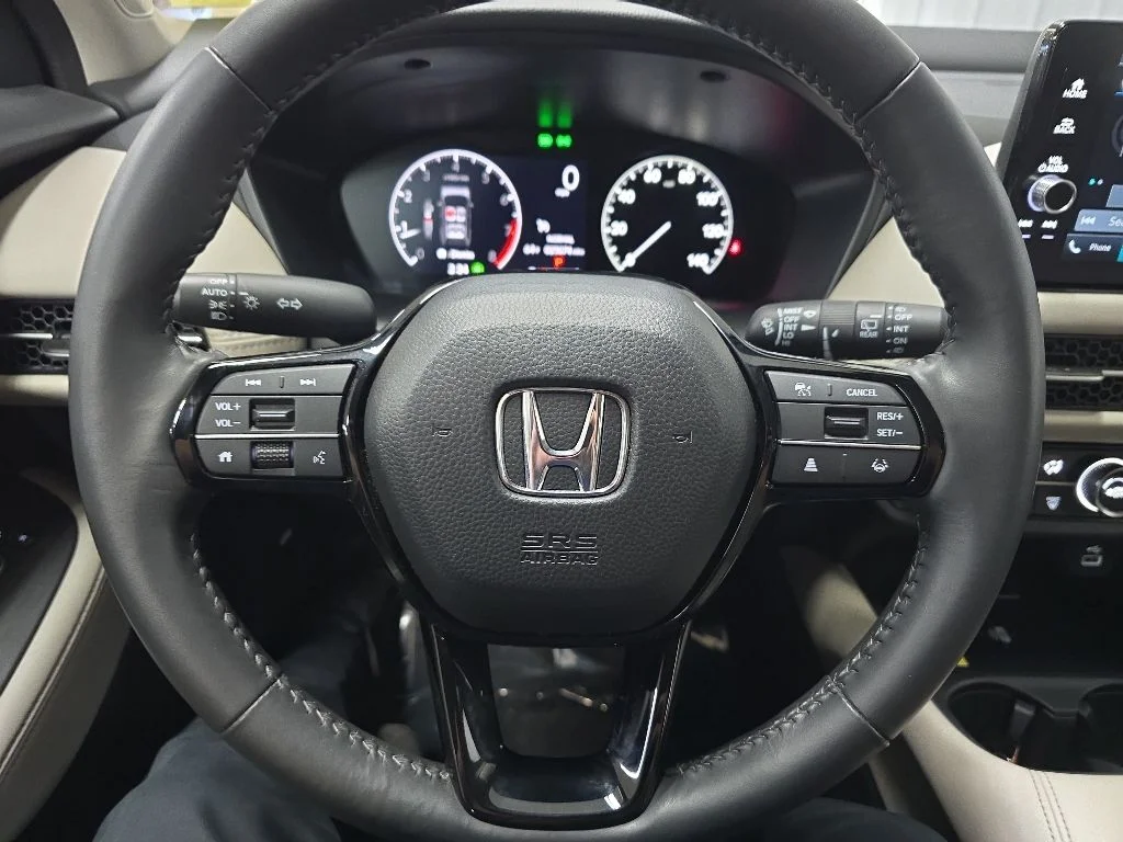 Used 2024 White Honda EX-L image 19