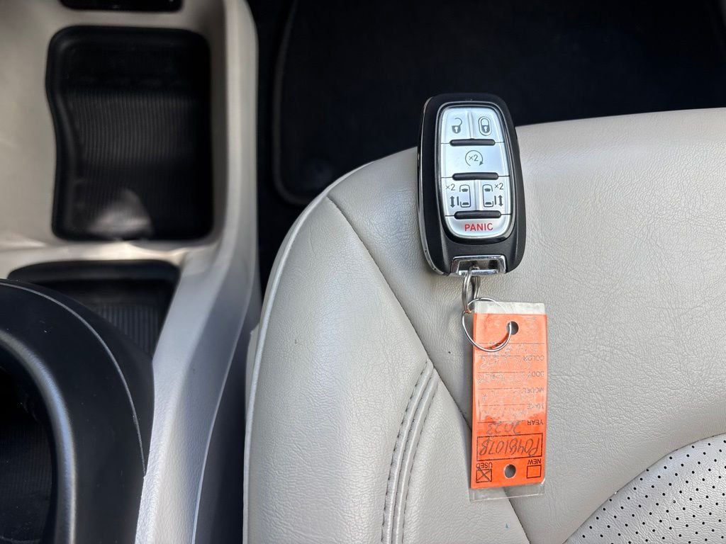 Used 2021 Silver Chrysler LXI image 18