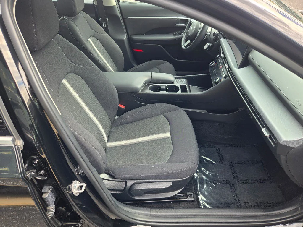 Used 2024 Black Hyundai SEL image 5