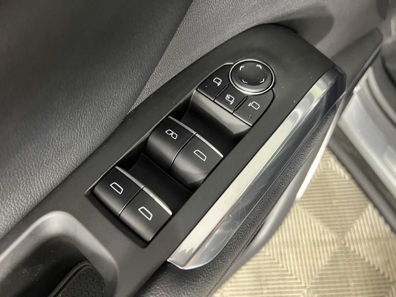 Used 2025 Sterling Gray Metallic Chevrolet AWD RS image 19