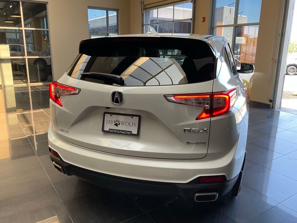 Used 2024  Acura Base image 6