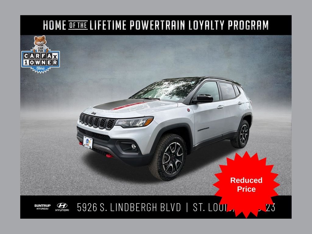 Used 2025 Silver Zynith Metallic Clearcoat Jeep Trailhawk image 1