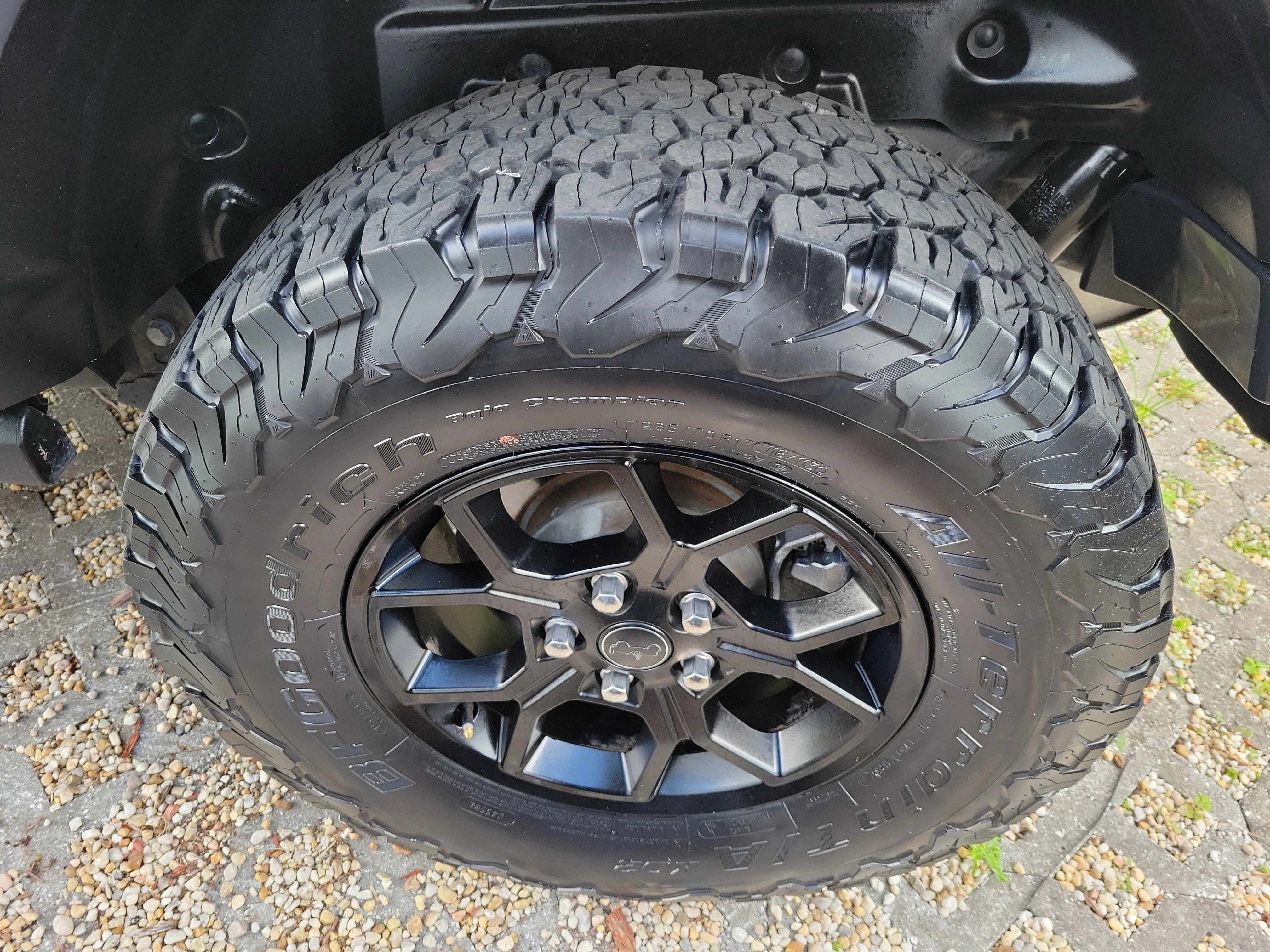 Used 2024 Granite Crystal Metallic Clearcoat Jeep Sport image 8