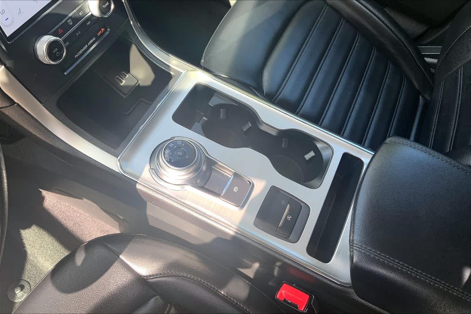 Used 2022 Oxford White Ford SEL image 17