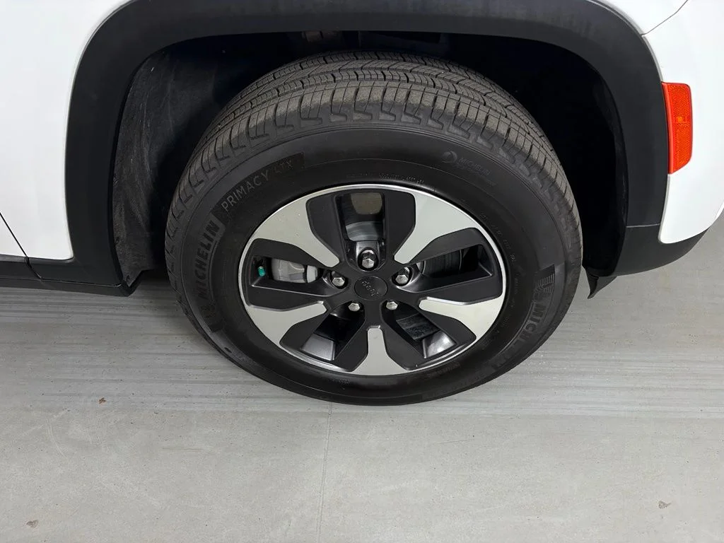 Used 2024 Bright White Clearcoat Jeep 4xe image 9