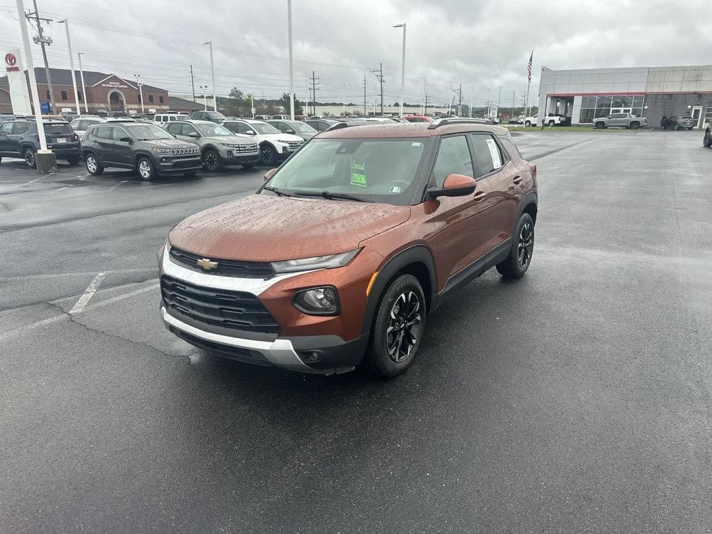 Used 2021 Orange Chevrolet LT image 4
