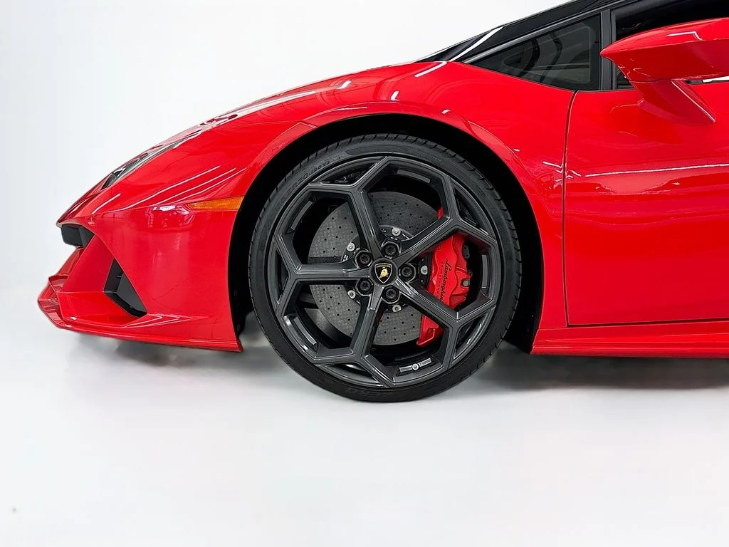Used 2020 Red Lamborghini Base image 32
