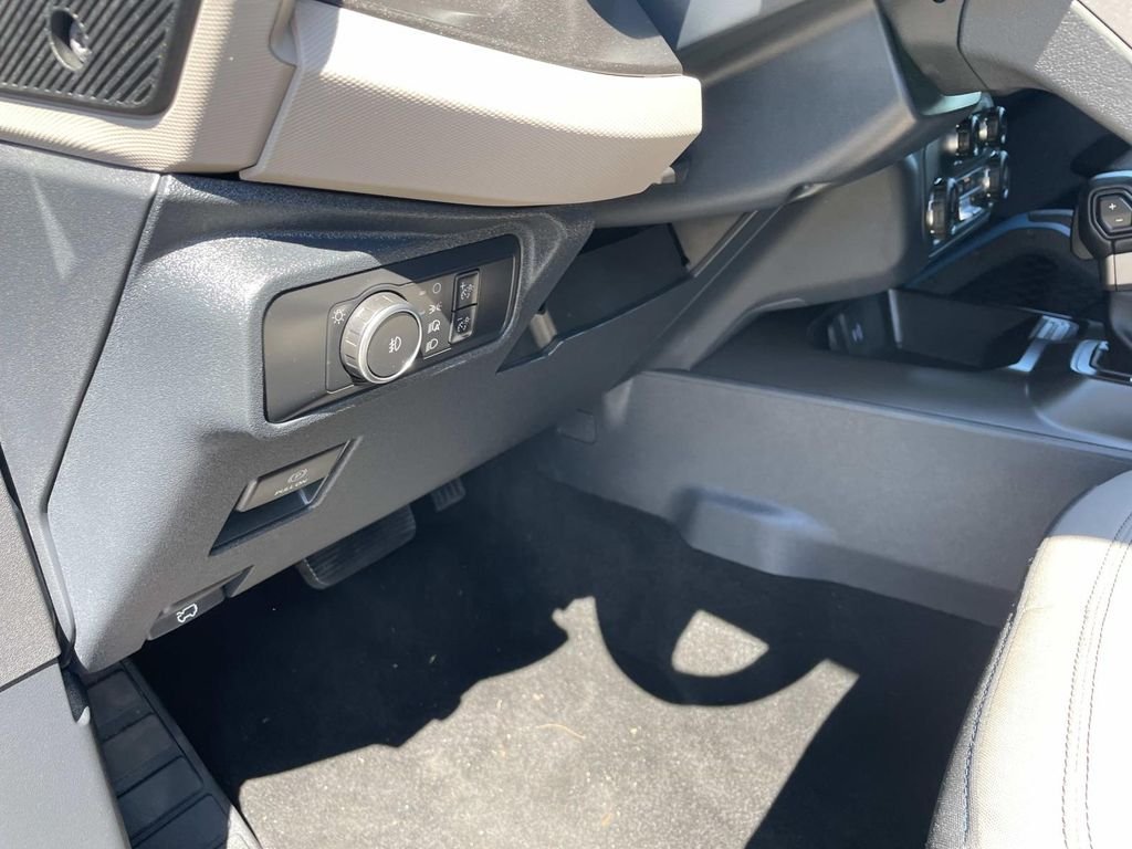 Used 2022 Black Ford Wildtrak image 19