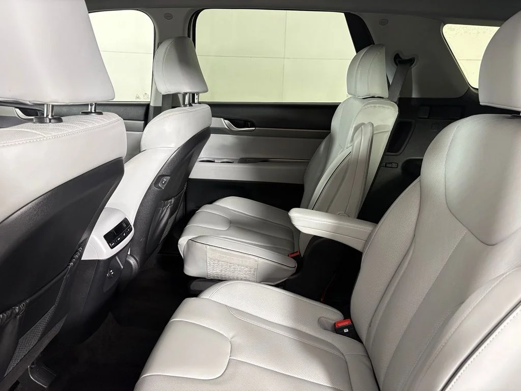 Used 2025 White Hyundai SEL image 36