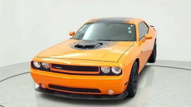 Used 2014 Orange Dodge R/T Shaker image 3
