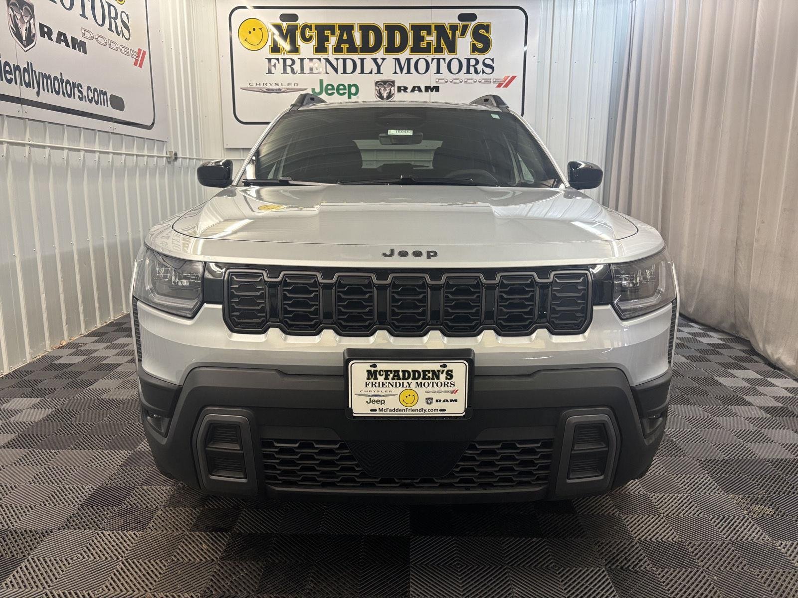 New 2026 Silver Zynith Clear-Coat Exterior Paint Jeep Laredo image 9