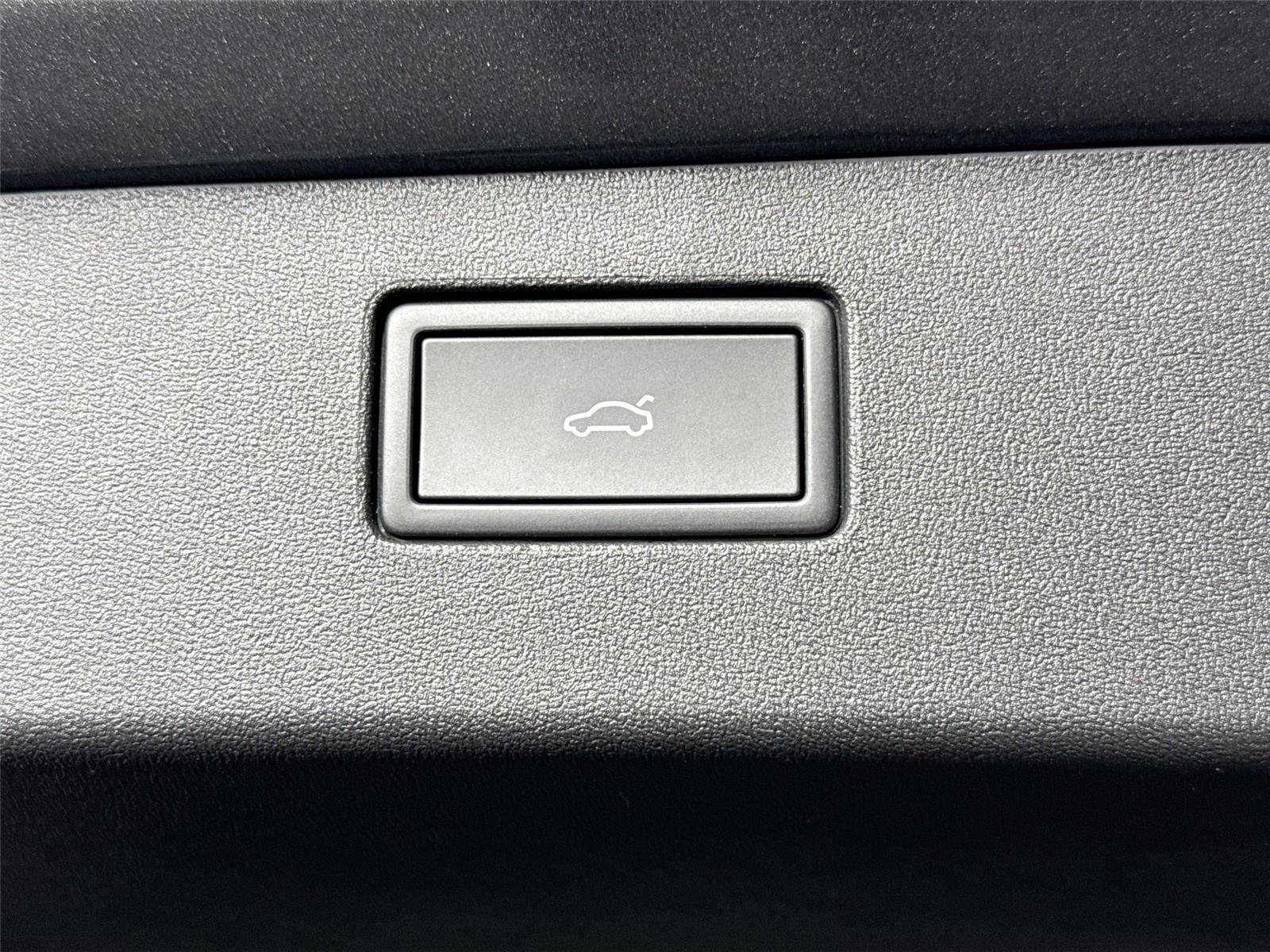 Used 2025 Platinum Gray Metallic Volkswagen SE image 37