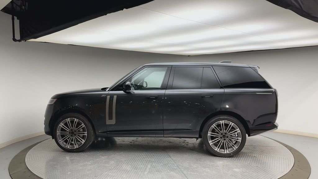 New 2026 Carpathian Gray Premium Metallic Land Rover SE image 5
