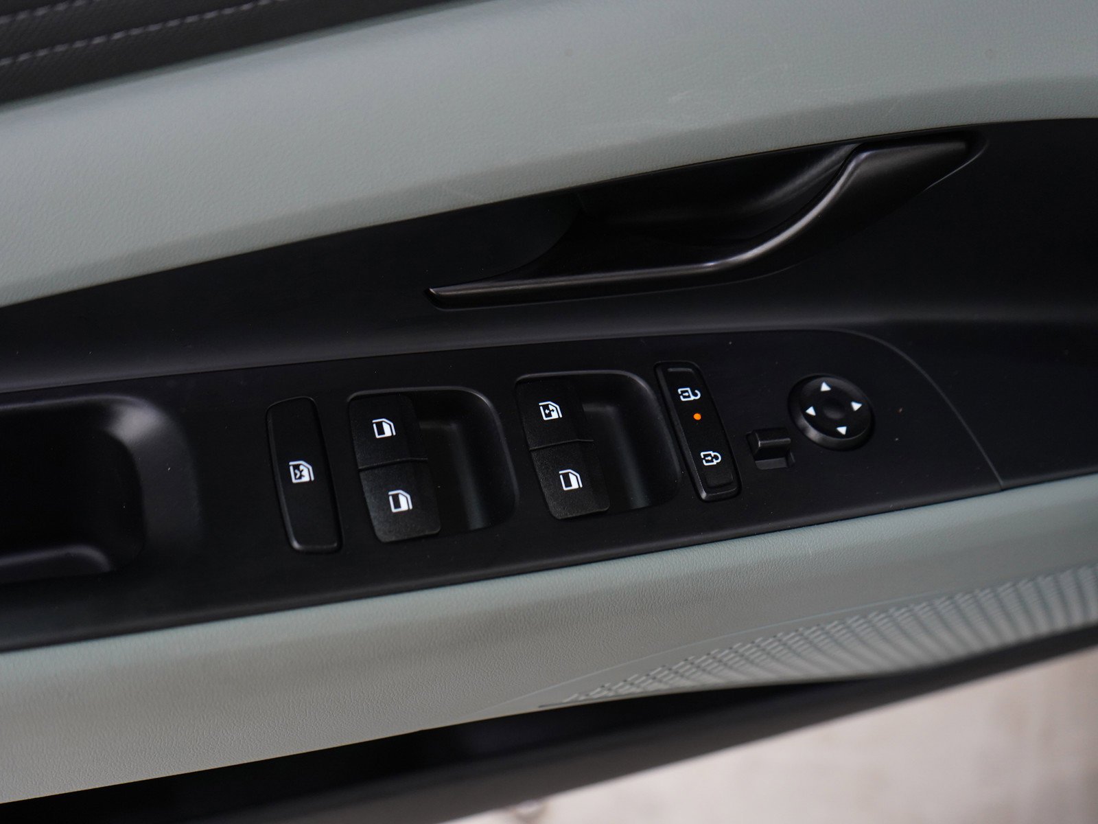 Certified Used 2025 Ecotronic Gray Hyundai Limited DCT image 18