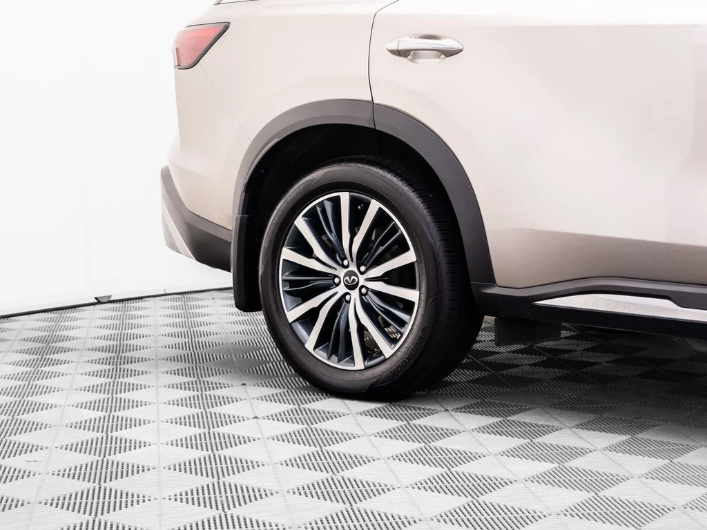 Used 2023 Silver INFINITI Sensory image 36