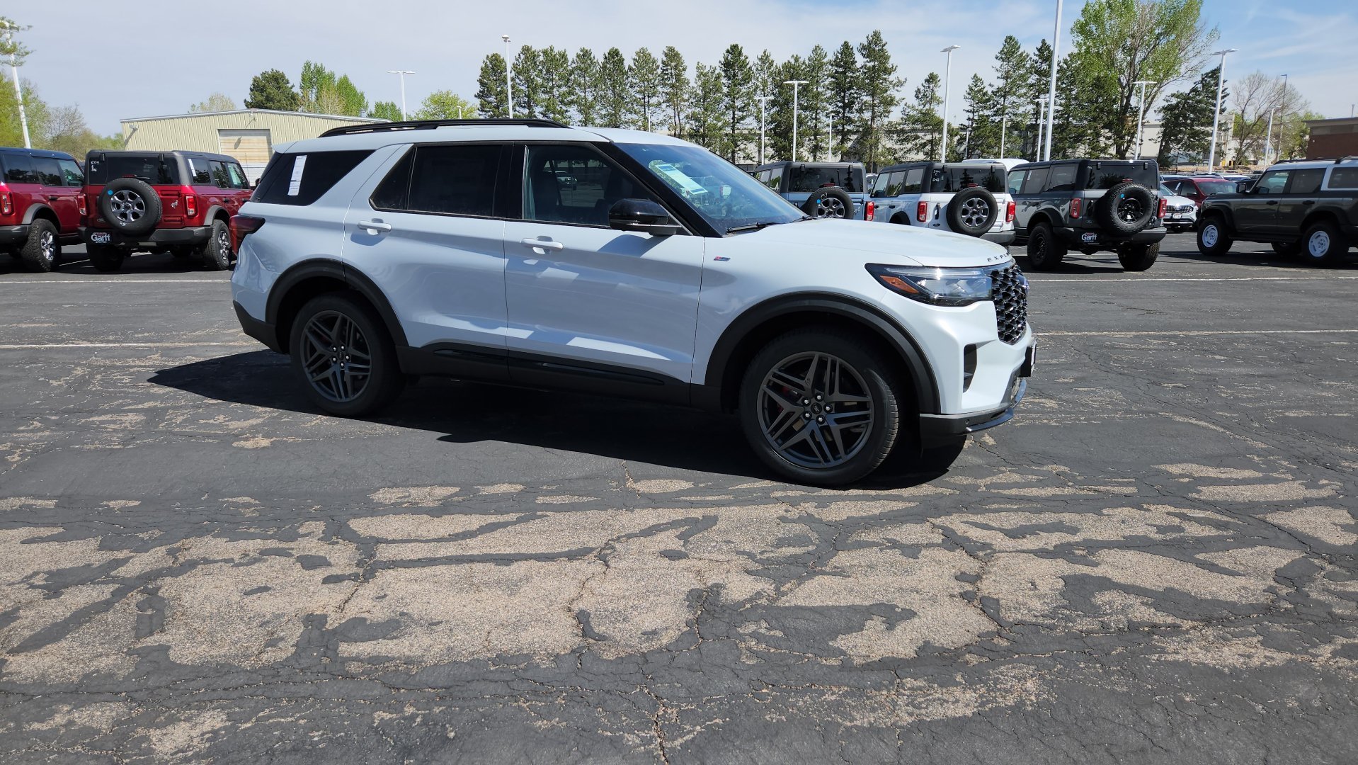 2026 Ford Explorer ST-Line - Photo 17