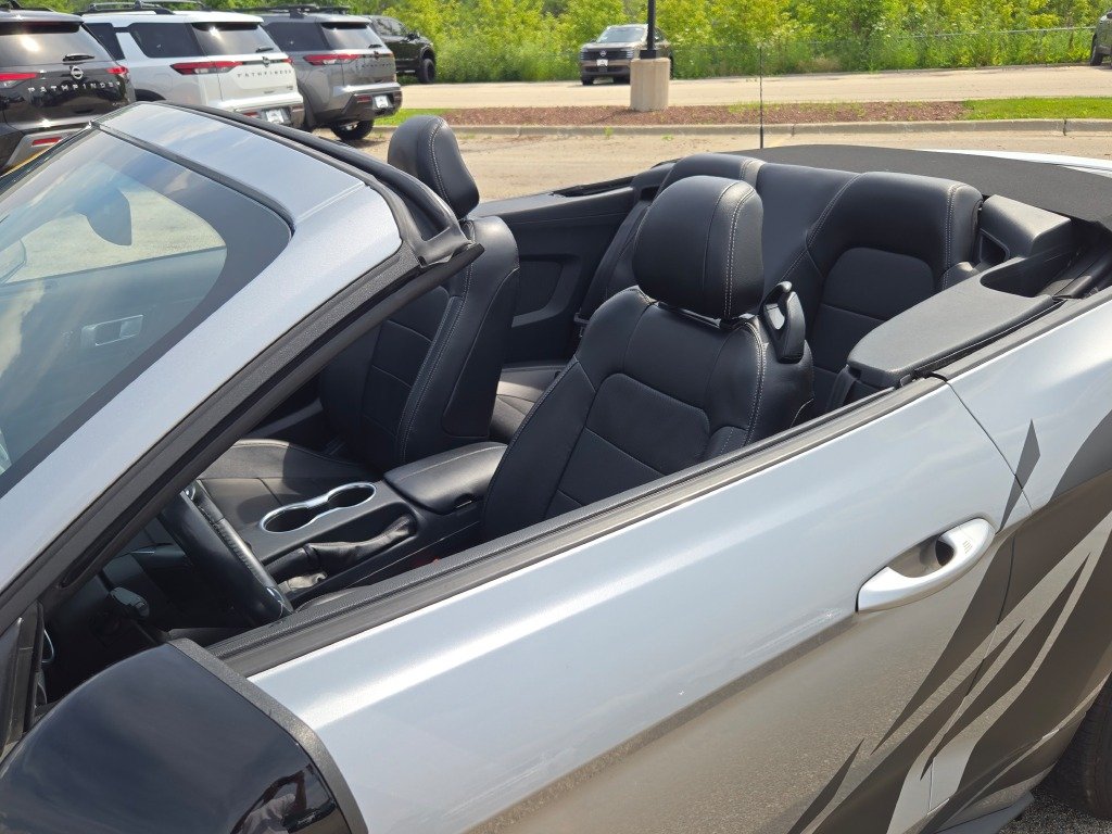 Used 2023  Ford EcoBoost Premium image 6