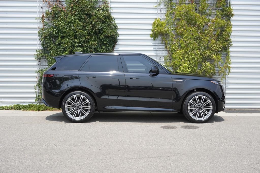 New 2026 Santorini Black Land Rover Dynamic SE image 7