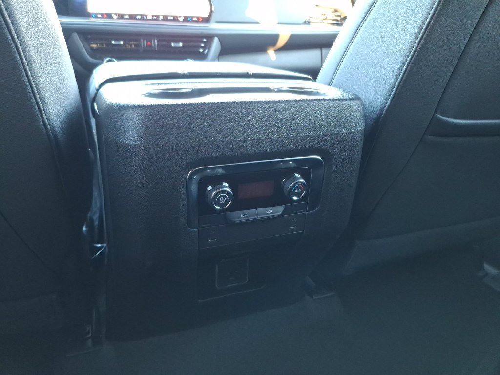 2025 Chevrolet Suburban LT - Photo 22