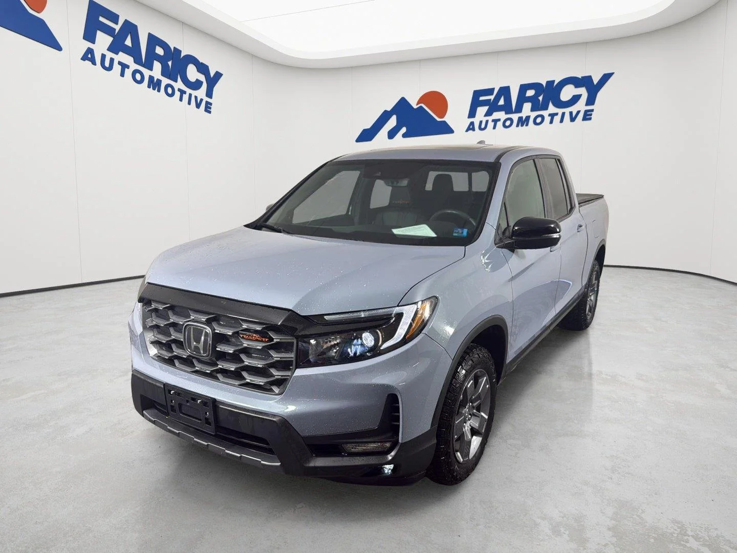 Used 2025 Sonic Gray Pearl Honda TrailSport image 1