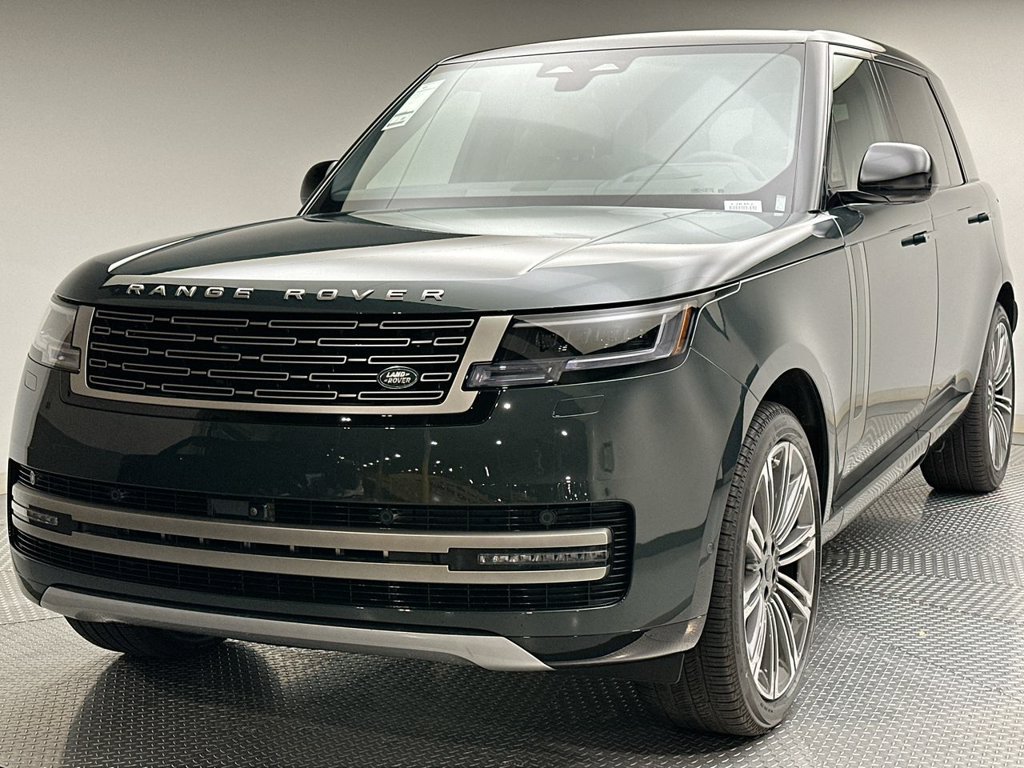 New 2026 Belgravia Green Metallic Land Rover SE image 1
