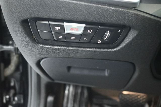 Used 2020 Black BMW 330i image 21