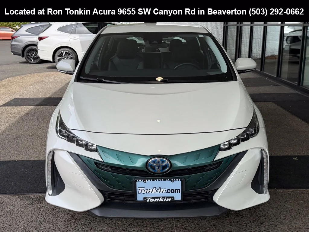 Used 2017 Blizzard Pearl Toyota Premium image 3