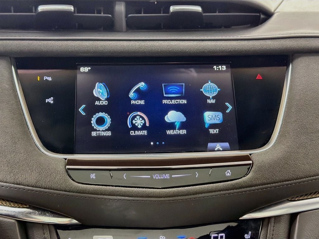 Used 2018 Crystal White Tricoat Cadillac AWD 4dr Platinum image 15