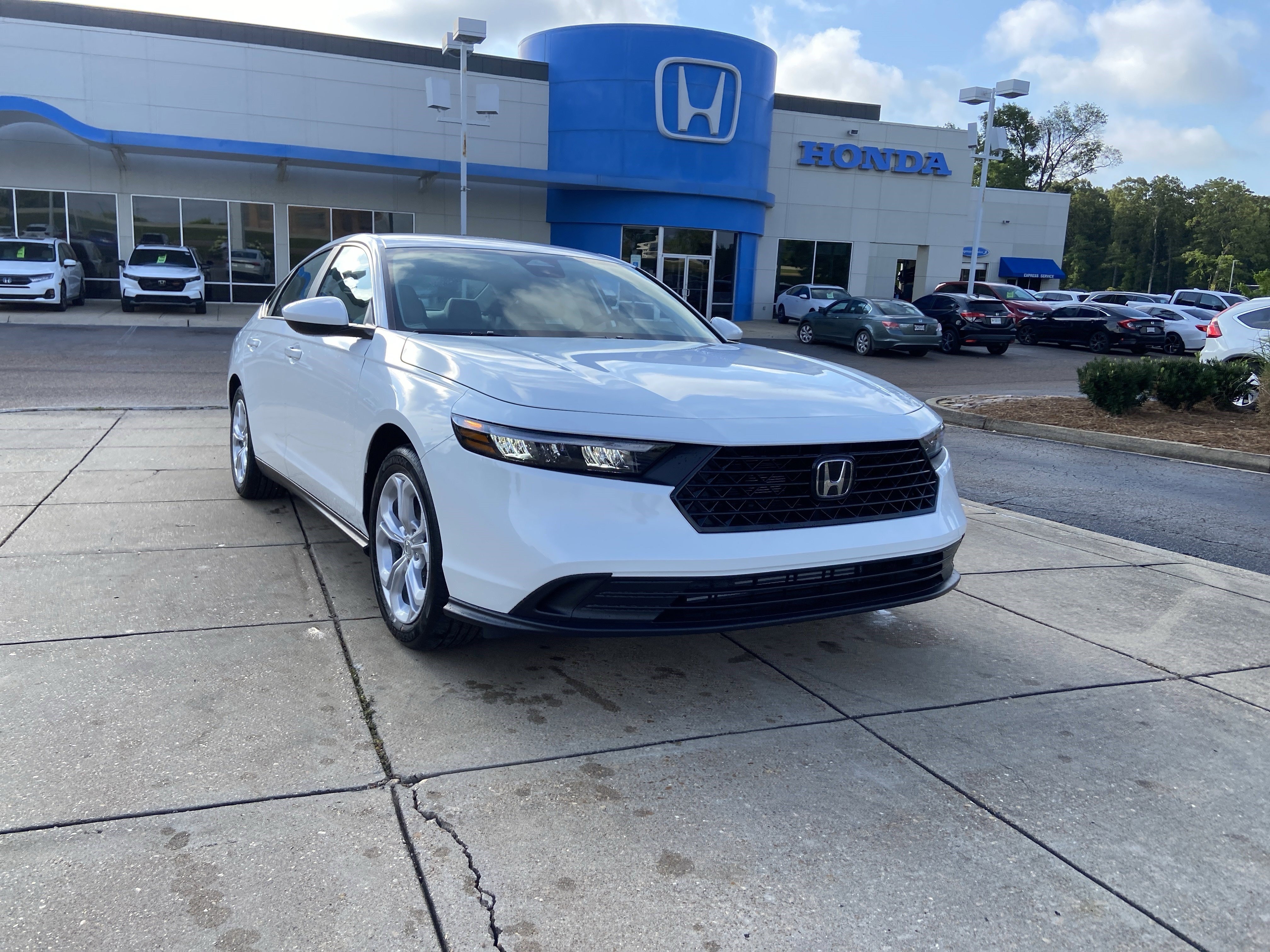 New 2026 Platinum White Pearl Honda LX image 2