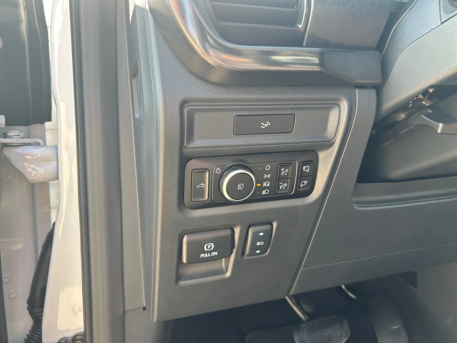 New 2026 Oxford White Ford Tremor image 16