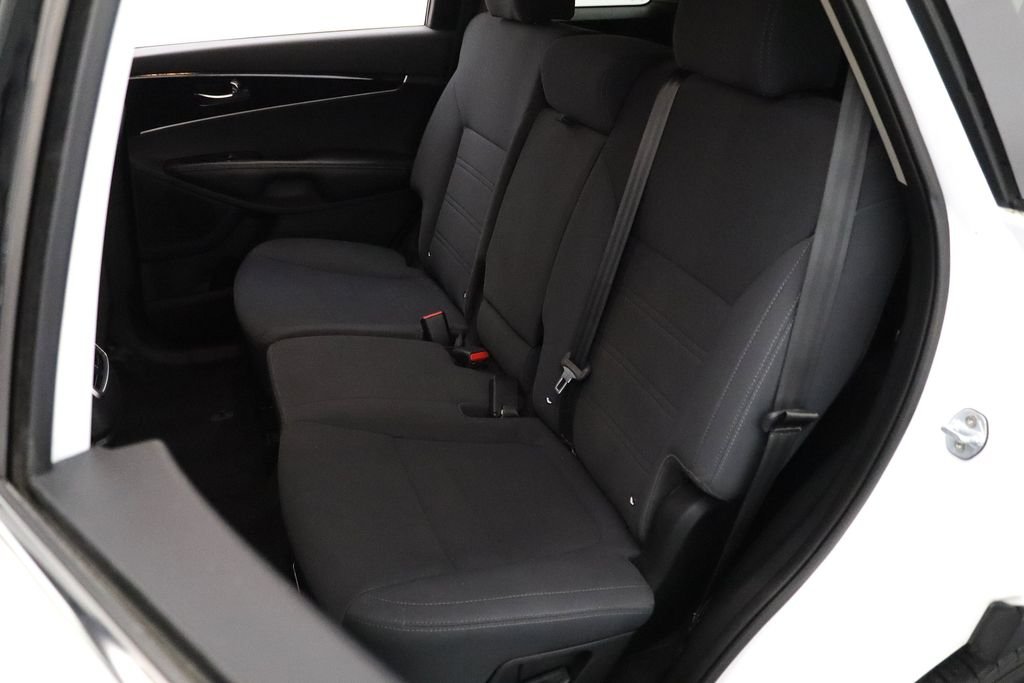 Used 2017 White Kia LX image 9
