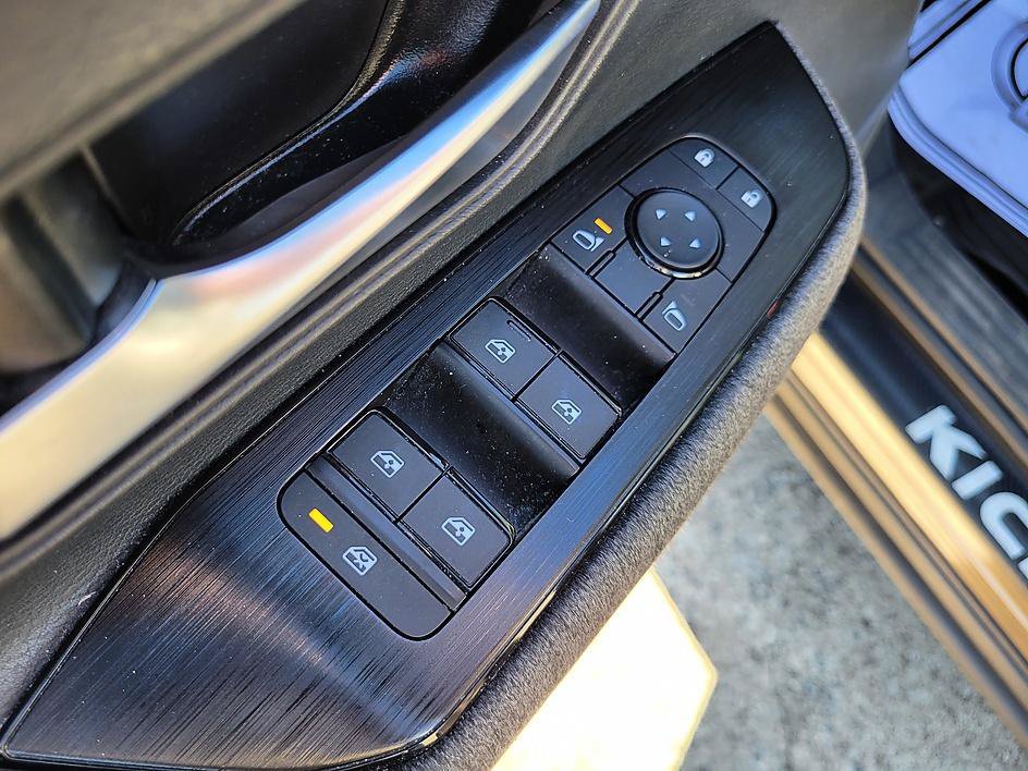 Used 2025 Canyon Bronze Metallic Nissan SV image 11