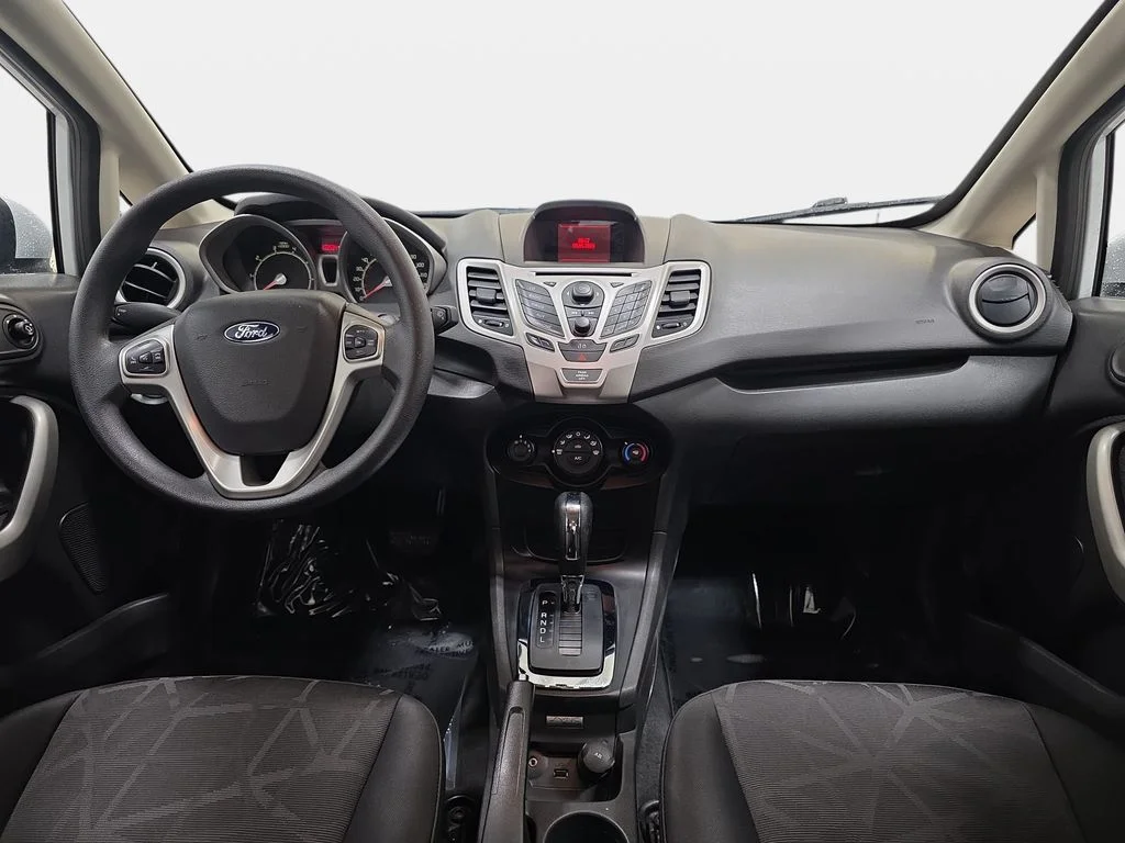 Used 2013 Oxford White Ford SE image 10